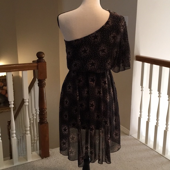 Perfect little dress for a fun night out ladies! - Picture 5 of 8